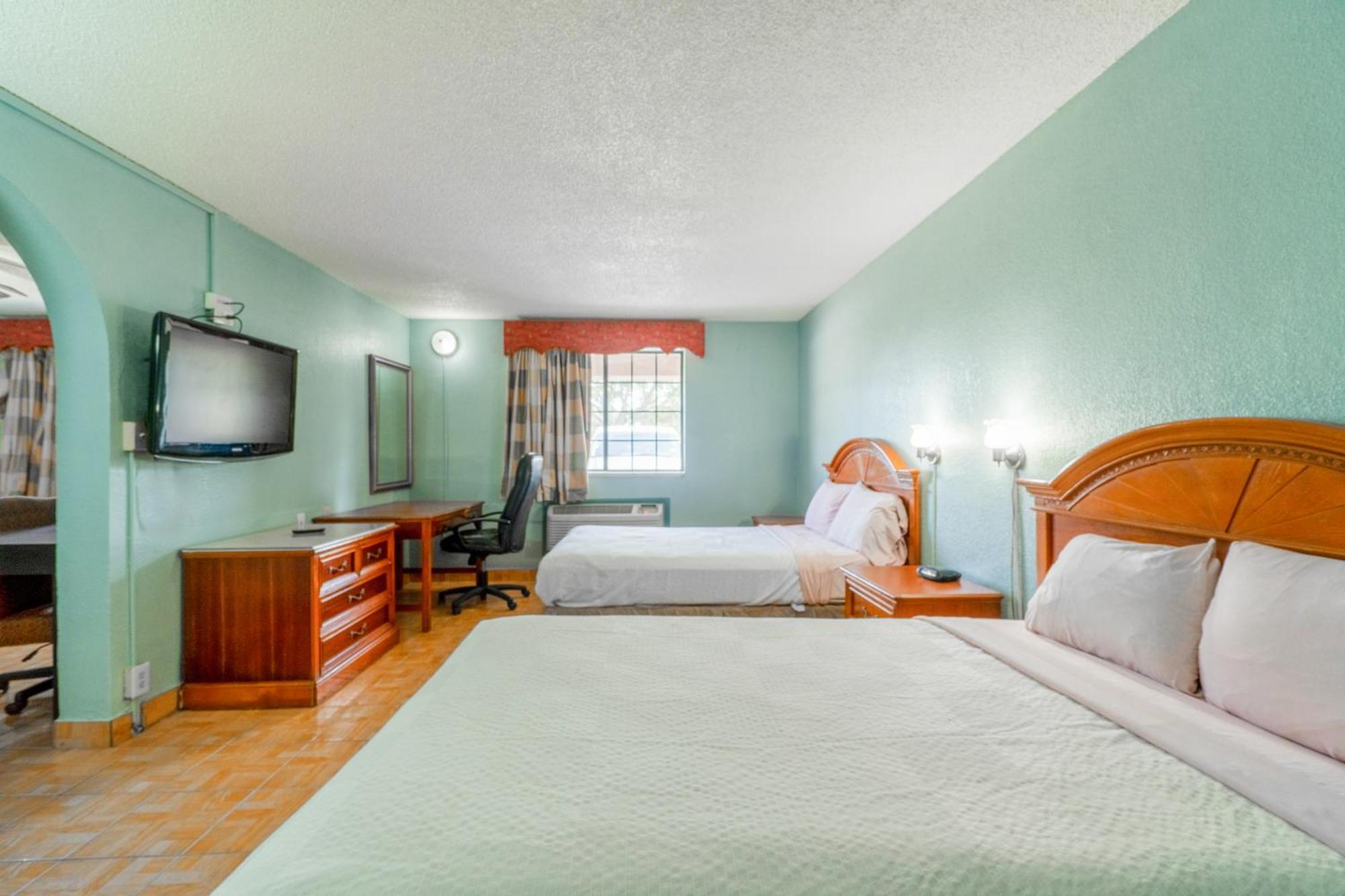 Lone Star Inn & Suites By Oyo Harlingen Tx Exterior photo