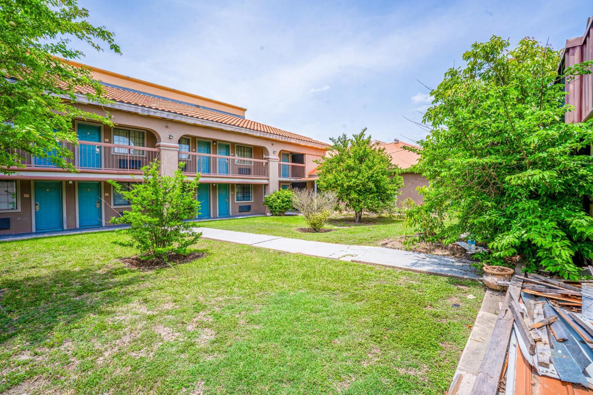 Lone Star Inn & Suites By Oyo Harlingen Tx Exterior photo
