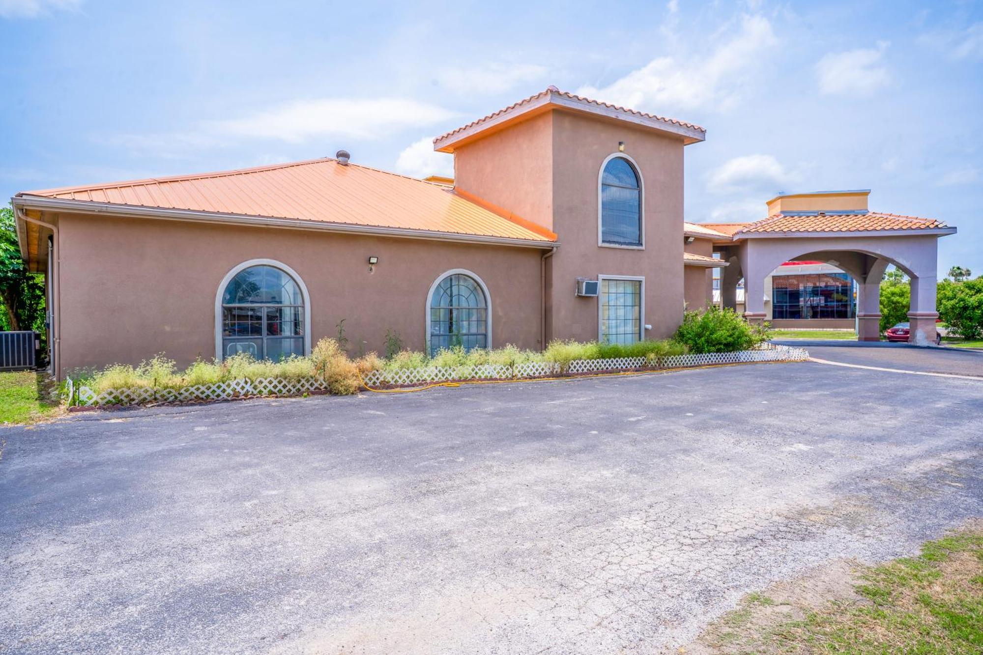 Lone Star Inn & Suites By Oyo Harlingen Tx Exterior photo