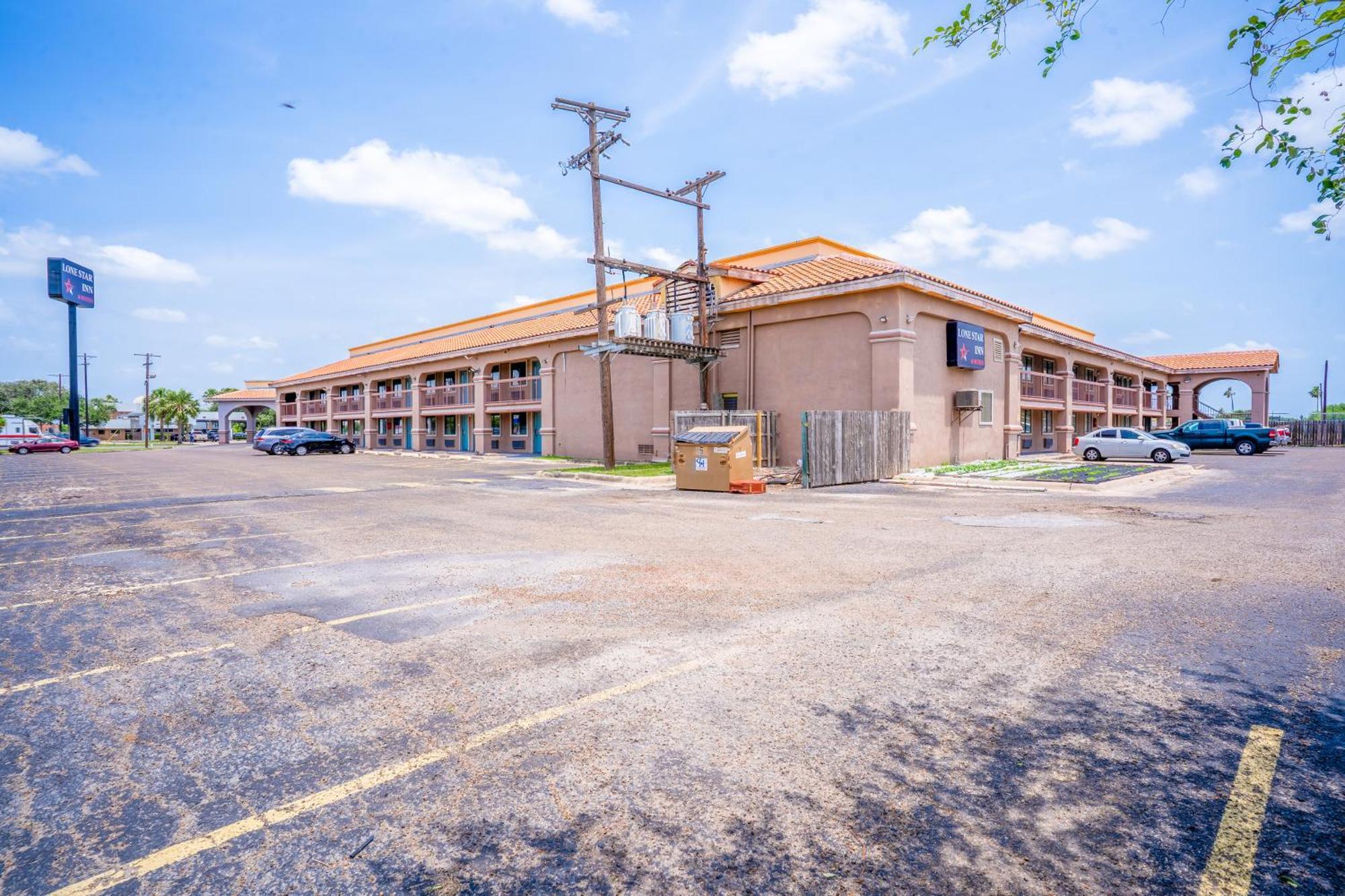 Lone Star Inn & Suites By Oyo Harlingen Tx Exterior photo
